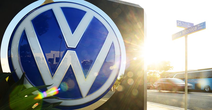 فولكس فاجن تسحب الجميع خلفها 