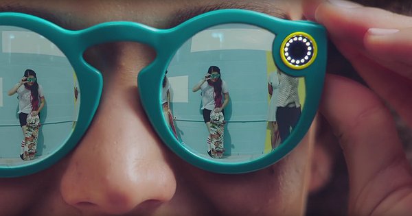 occhiali con fotocamera integrata luxottica