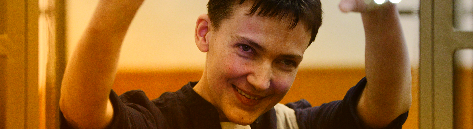 Nadiya Savchenko libertada pela Rússia em troca de dois prisioneiros