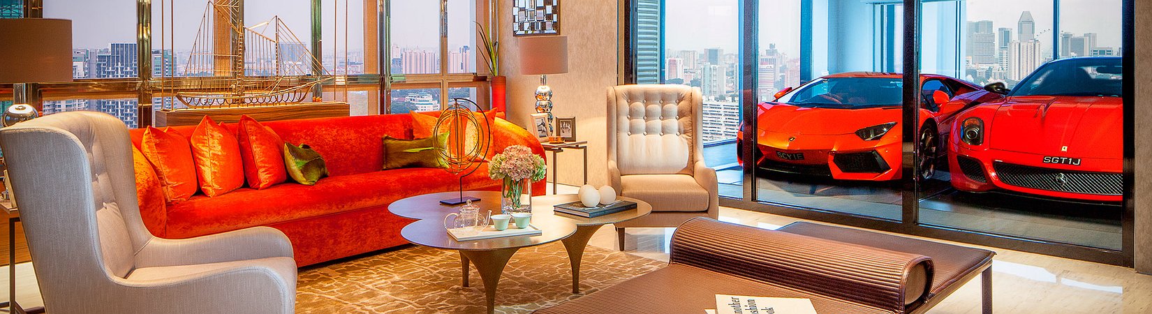 موقف للسيارات على حافة الخيال