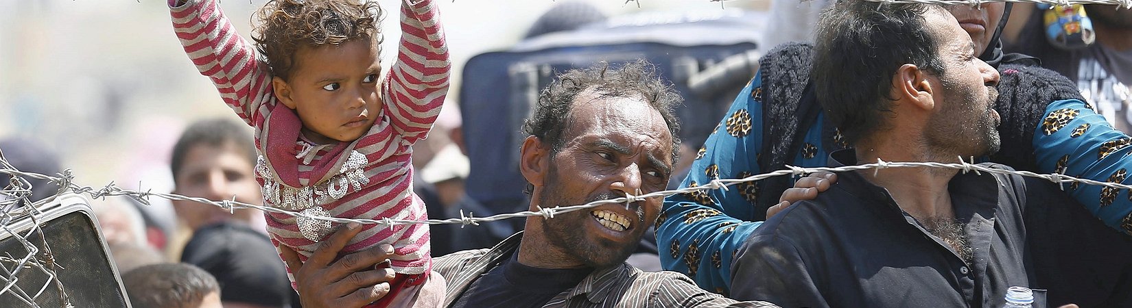 Turcos constroem campos de refugiados na Síria