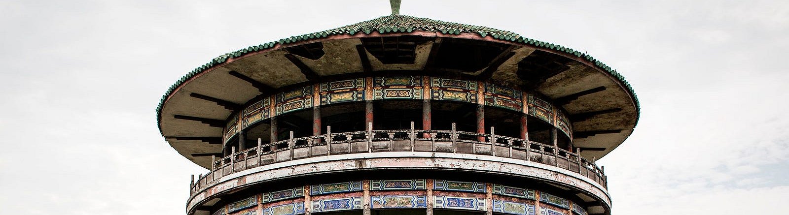 14 inquietantes fotos de palacios y castillos abandonados