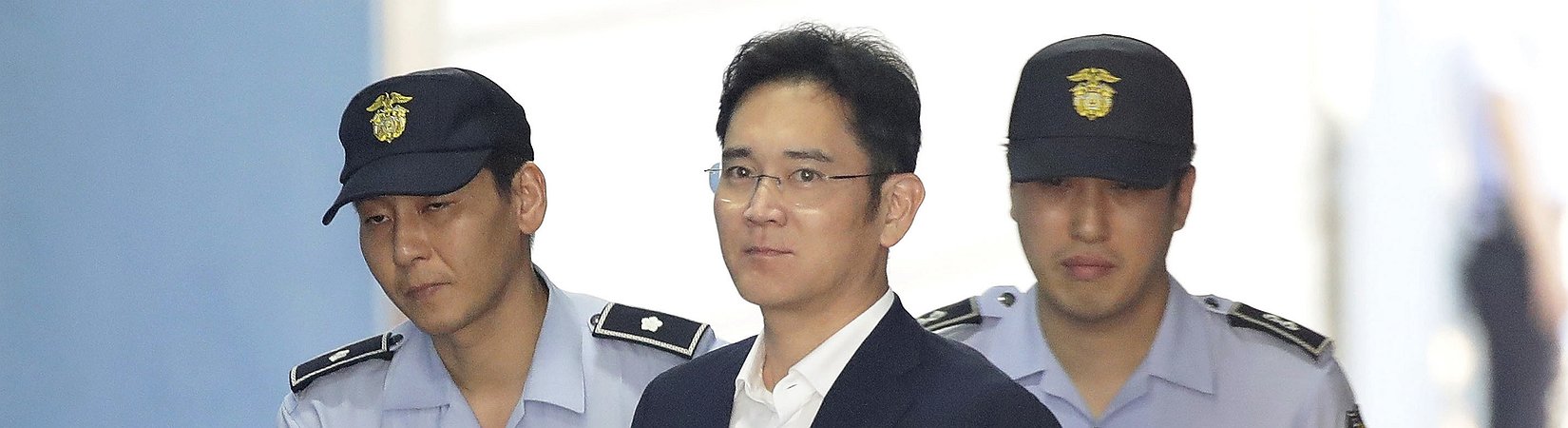Corea del Sur condena al heredero de Samsung a 5 años de prisión
