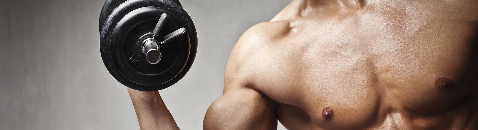 الدولار يعزز مكانته