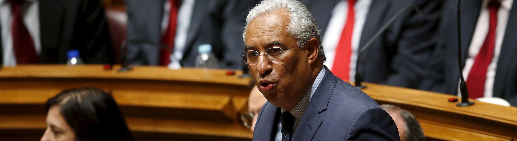 As medidas do acordo à esquerda