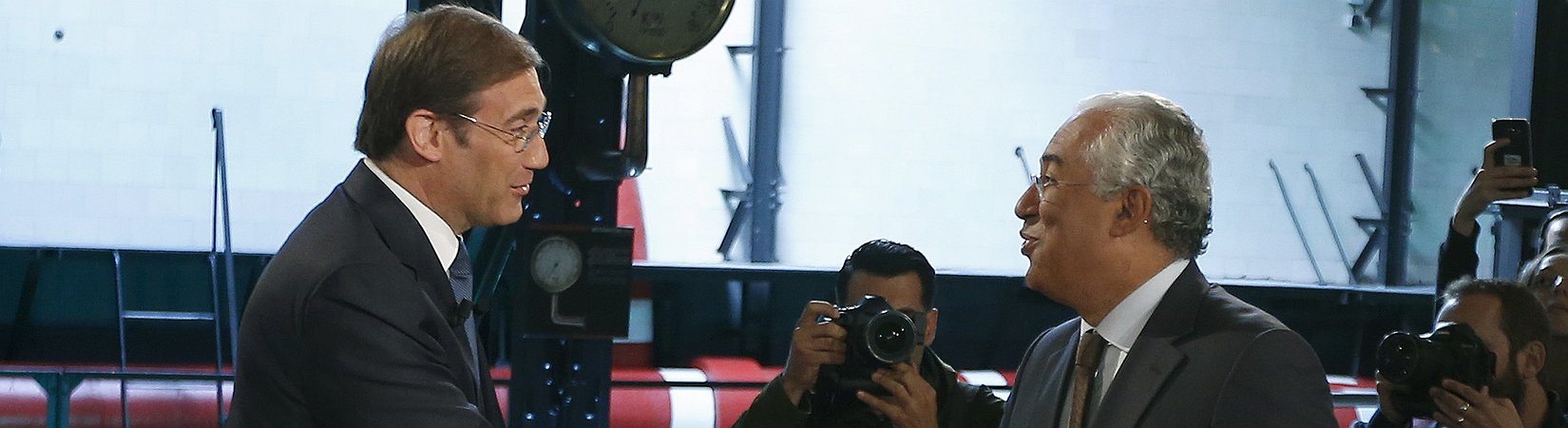 Sondagem: Portugueses preferiam Passos mas aceitam Costa