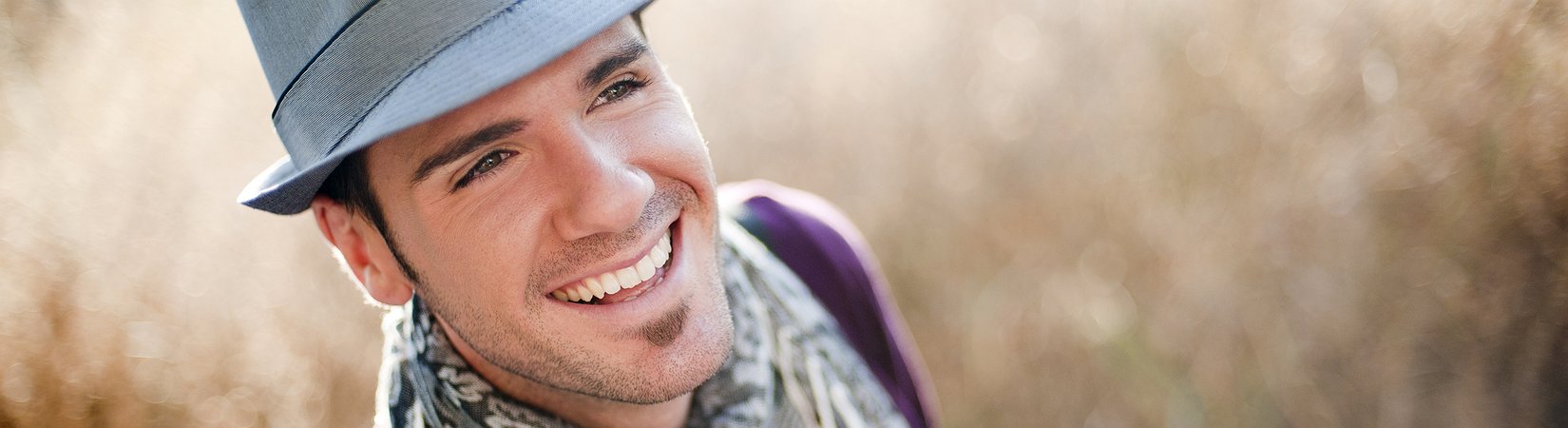 19 cosas que los hombres deberían sacar de su armario y quemar