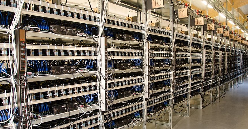 Una miniera di bitcoin vista da vicino