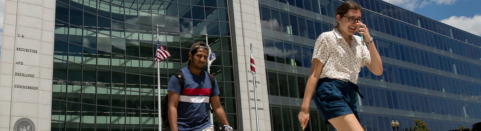 La SEC pospone su decisión sobre los ETFs de bitcoin hasta el 30 de septiembre