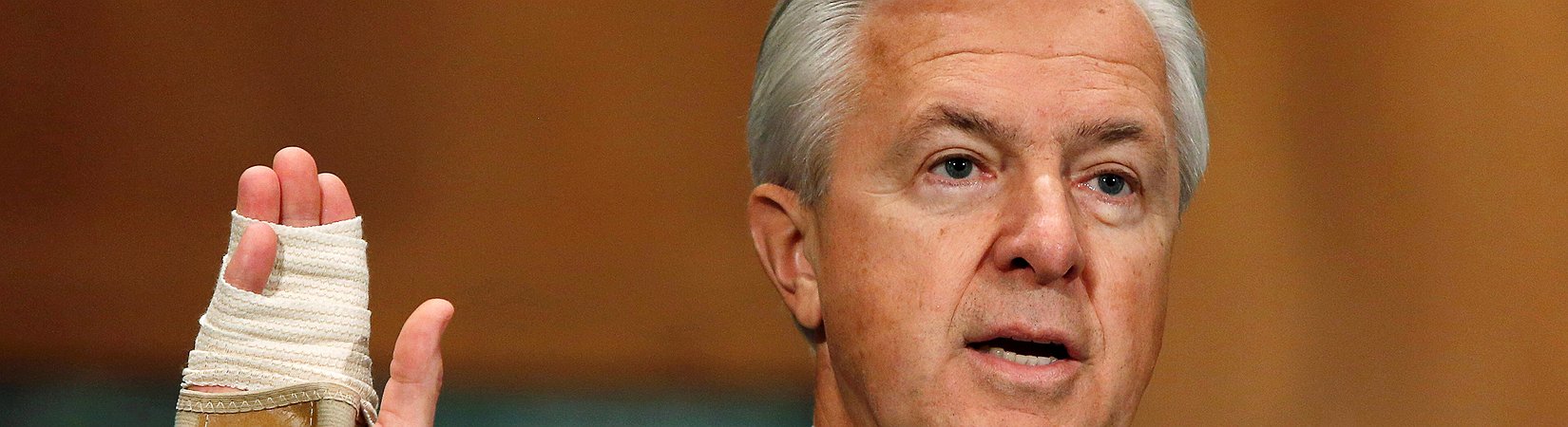 El CEO de Wells Fargo renuncia tras el escándalo de las cuentas falsas