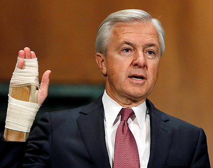El CEO de Wells Fargo renuncia tras el escándalo de las cuentas falsas