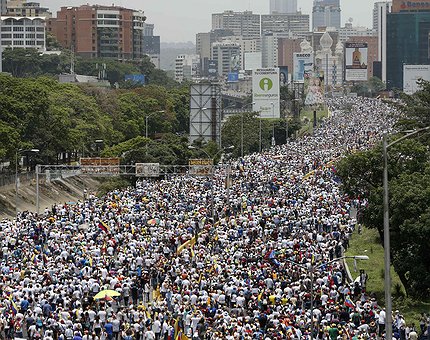 Milhares se reuniram na capital venezuelana para grande protesto