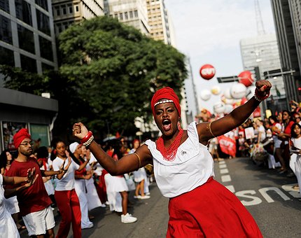 Brasileiros estão menos pessimistas em relação à economia