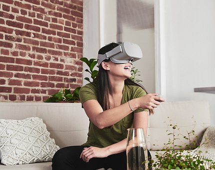 Facebook anunciou headset de realidade virtual a preço acessível