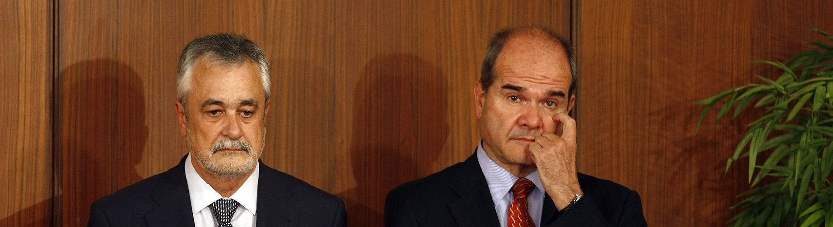 El juez llama a declarar a Chaves y Griñán