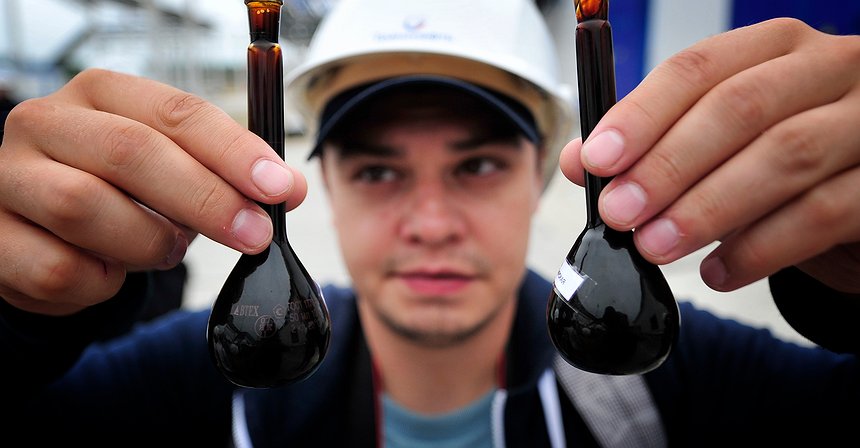 لماذا لا يعرف أحد أين يتجه سعر النفط: هل يصبح 60 دولاراً أو 45؟