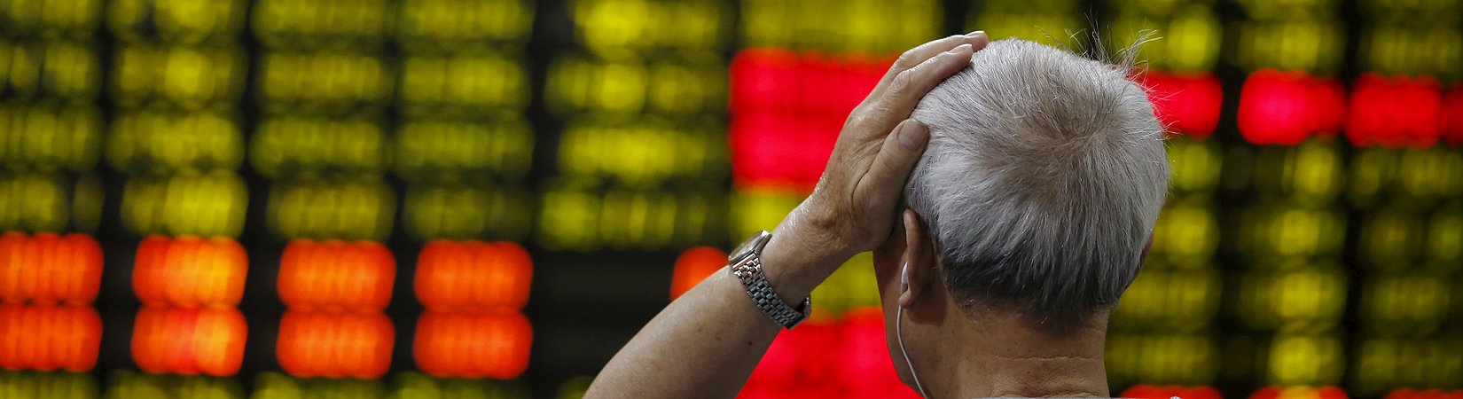 Lunedì nero in Cina, più di 2.800 titoli in calo