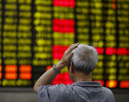 Lunedì nero in Cina, più di 2.800 titoli in calo