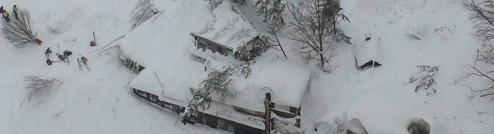 Terremoto Centro Italia, slavina si abbatte su hotel nel Gran Sasso