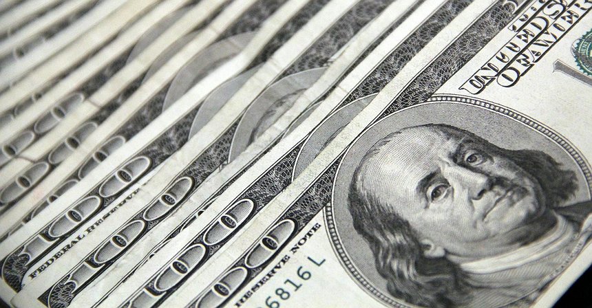 Bitcoin and Ethereum ETFs Lost $800 Million on Tuesday