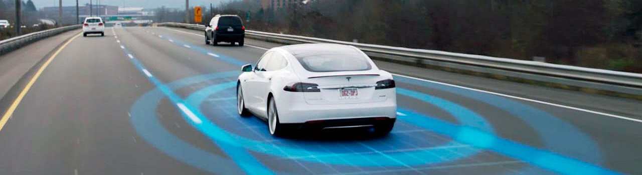 Tesla تجعل حركة السير أكثر أمنا