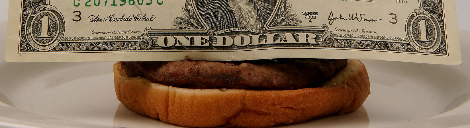 Cómo el índice Big Mac puede predecir el futuro del dólar