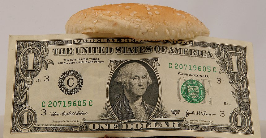 Cómo el índice Big Mac puede predecir el futuro del dólar