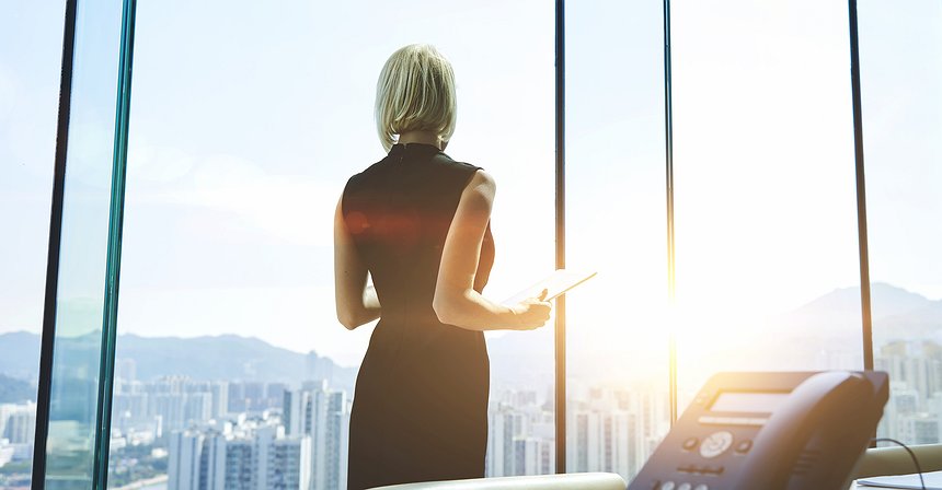 ¿Qué convierte a las mujeres en mejores inversores que los hombres?