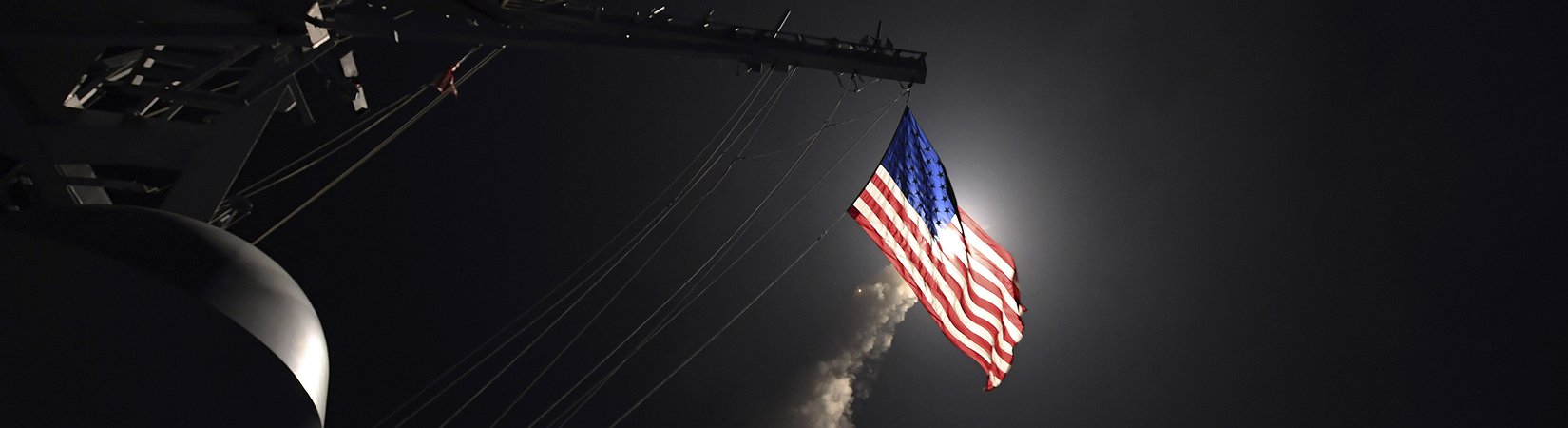 Donald Trump ordenou lançamento de mísseis contra aeródromo sírio