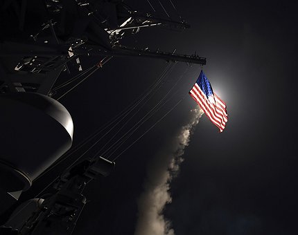 Donald Trump ordenou lançamento de mísseis contra aeródromo sírio