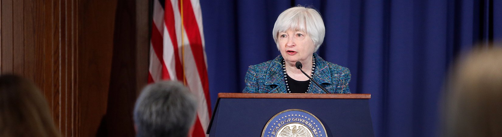 كيفية تأثير معدلات الفائدة الفيدرالية على الاقتصاد