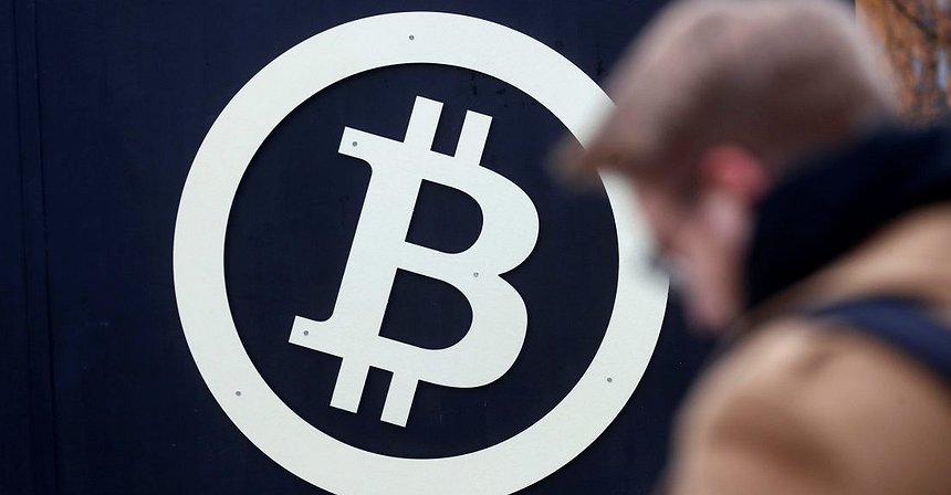 Bitcoin affonda e tocca nuovi minimi per il 2018