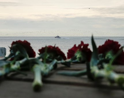 Localizan una caja negra del avión ruso que se estrelló en el mar Negro