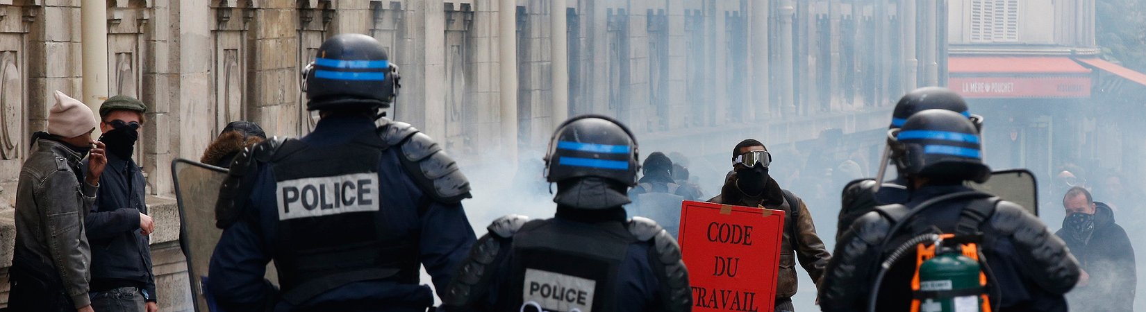 Decenas de policías resultaron heridos y más de 120 detenidos en las protestas en Francia