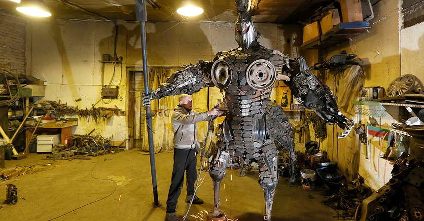 FOTO: Come costruire robot con pezzi di ricambio