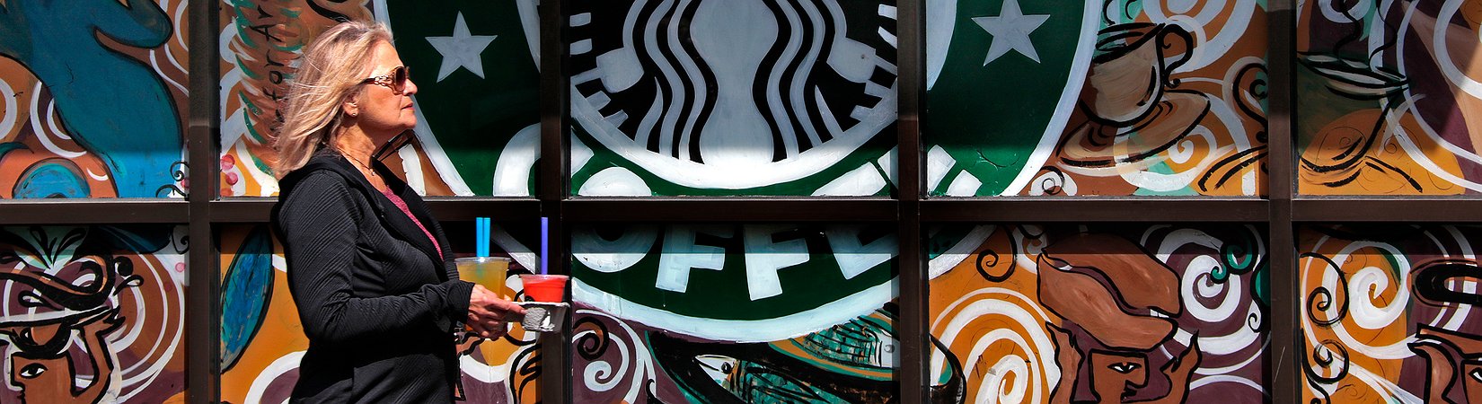 كيف تحصل Starbucks على المال