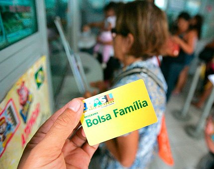 Banco Mundial defende expansão do Bolsa Família, programa de assistência social