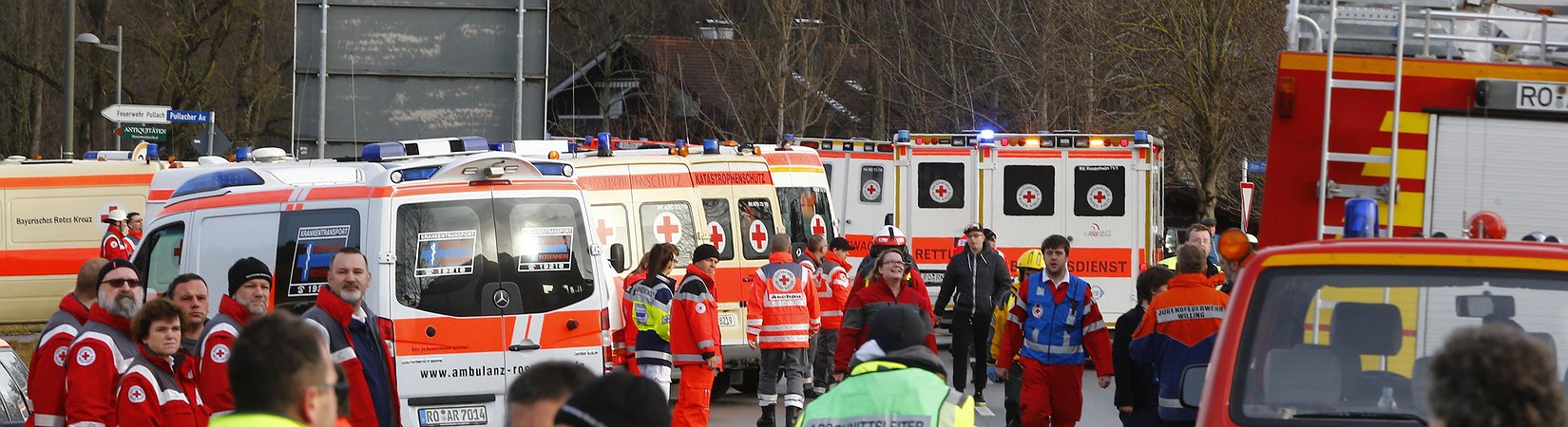 Scontro frontale tra due treni in Germania