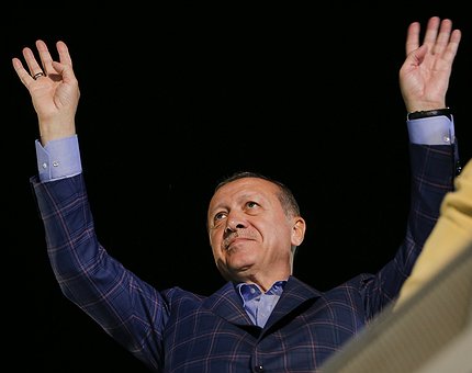 Referendo na Turquia: Erdogan com poderes reforçados