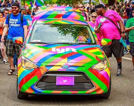 Uber y Lyft presentan sus solicitudes de salida a Bolsa de forma simultánea