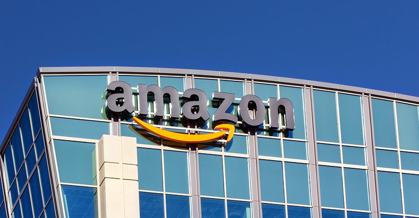 Amazon raggiungerà i 1.000 miliardi di dollari di valutazione prima di Apple