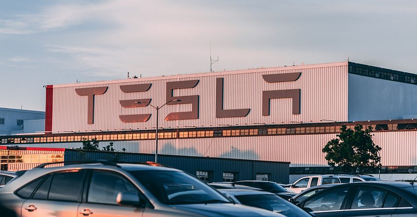Tesla sufre pérdidas con sus inversiones en bitcoin