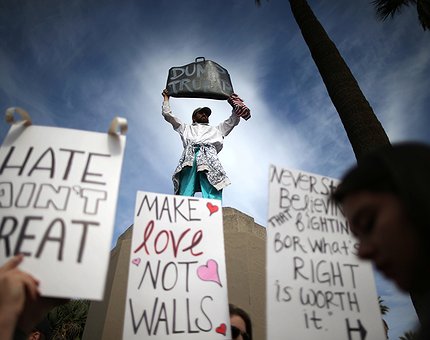 Negli Stati Uniti proseguono le violente manifestazioni anti-Trump