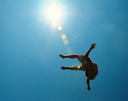 Bitcoin falls below $61,000