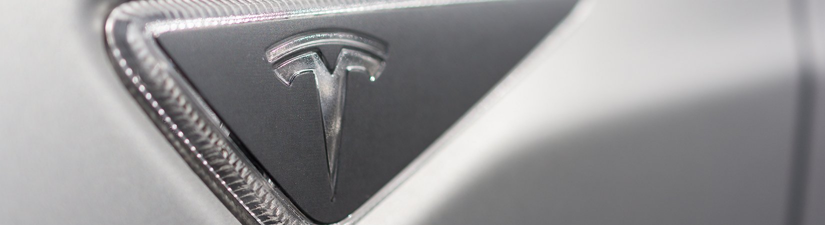 كماليةTesla Motors