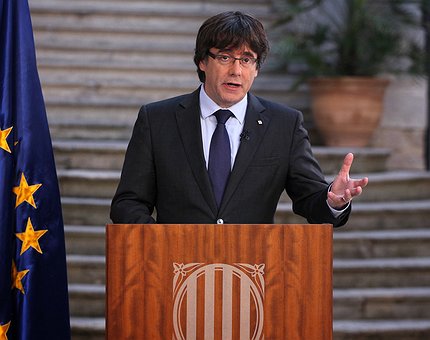 Puigdemont renuncia a la presidencia de la Generalitat