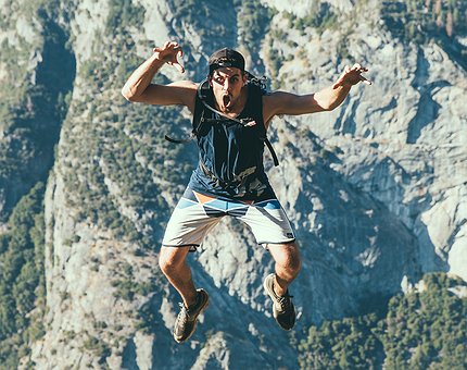 Il bitcoin supera i 18.000 $ durante la notte, poi segue impulso ribassista