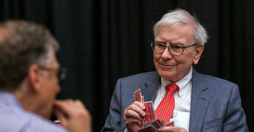 Warren Buffett lifts exposure to airlines, dumps 21st Century Fox