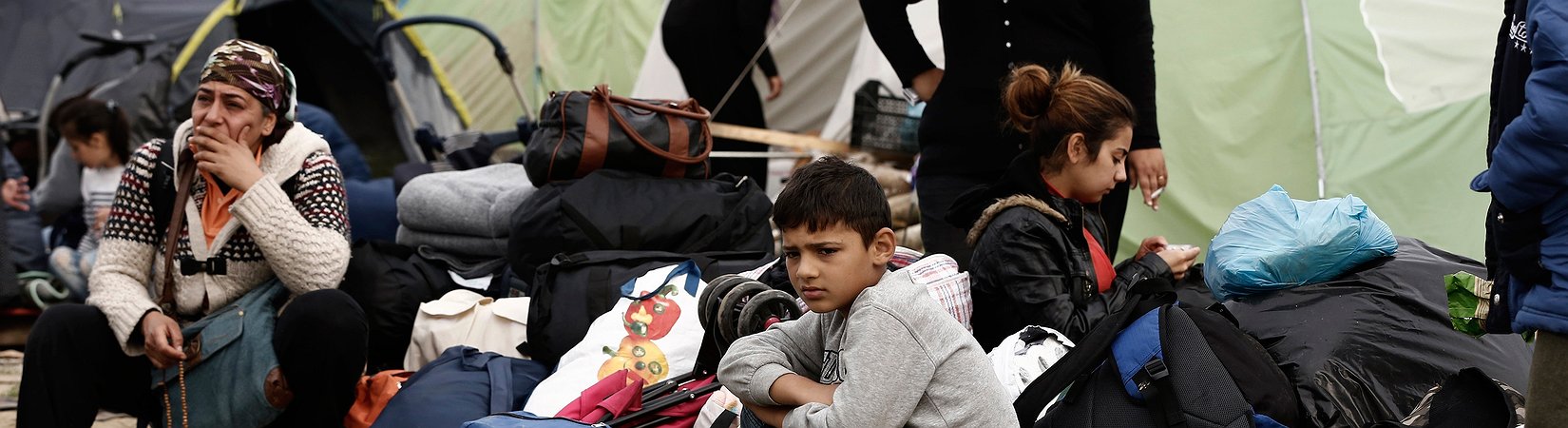 Refugiados abandonam campo de Idomeni na Grécia