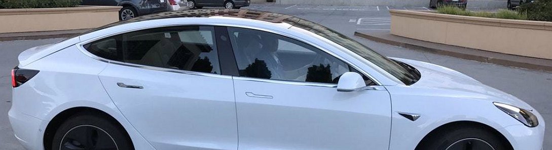 صور حية مسربة لـTesla Model 3